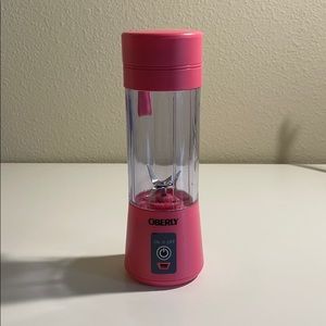 Rechargeable portable blender